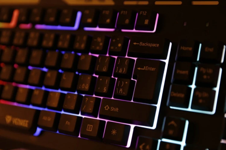 YENKEE Klawiatura YKB 3200 Shadow metalowa, podświetlenie LED