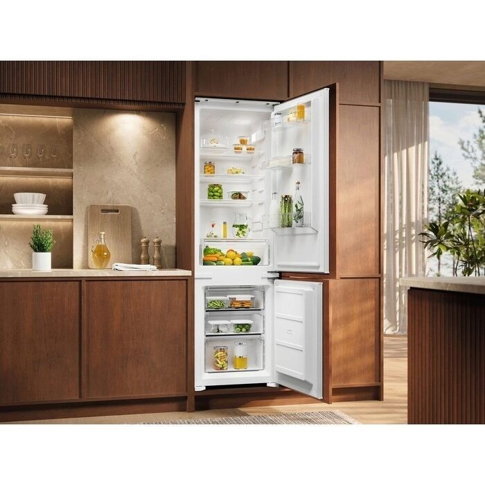 Electrolux Chłodziarko-zamrażarka BI ENS3SE18S