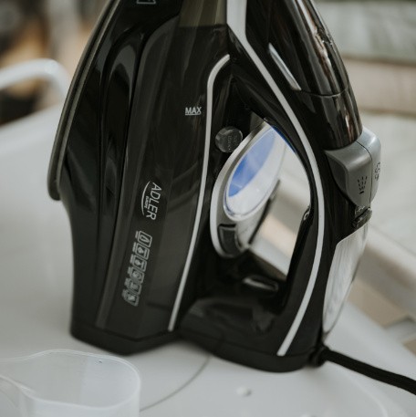 Adler Żelazko parowe z pompą wody LCD 3000W   AD 5054